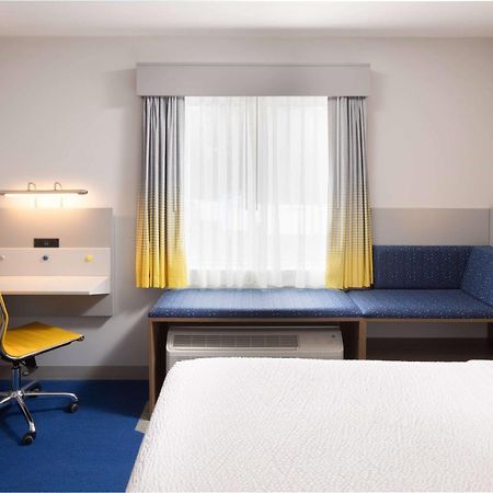 Microtel Inn & Suites By Wyndham Macedon Exterior photo