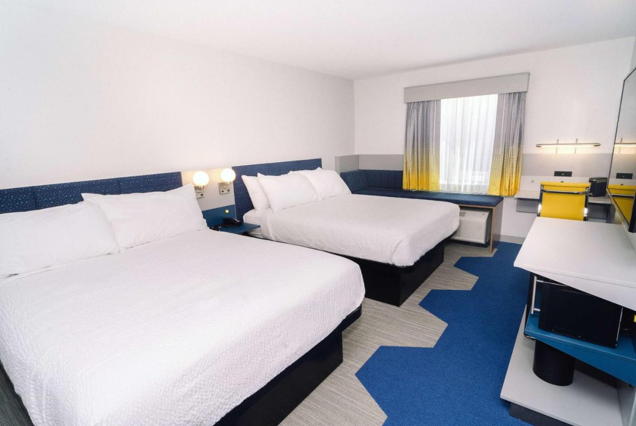 Microtel Inn & Suites By Wyndham Macedon Exterior photo
