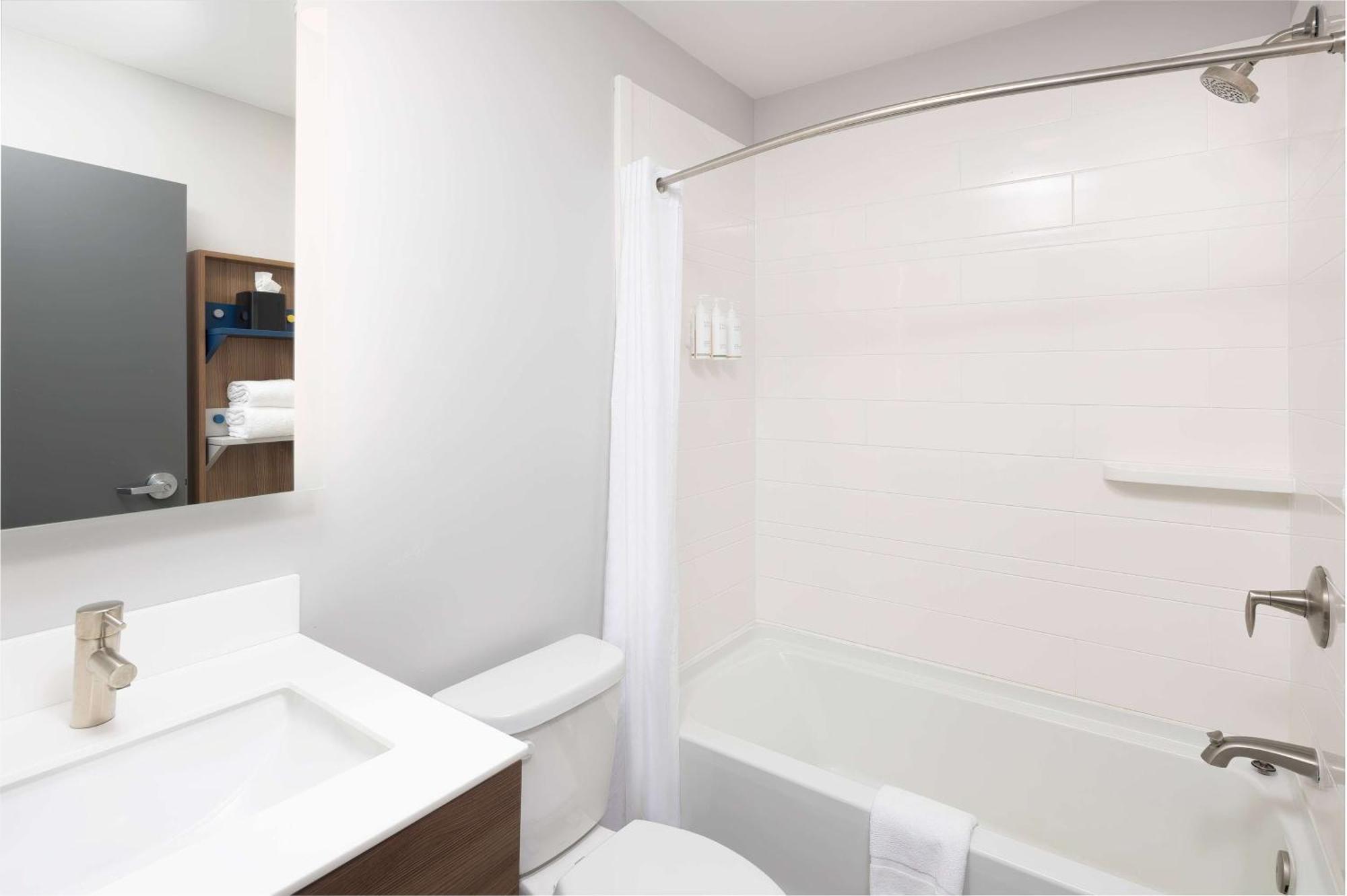 Microtel Inn & Suites By Wyndham Macedon Exterior photo