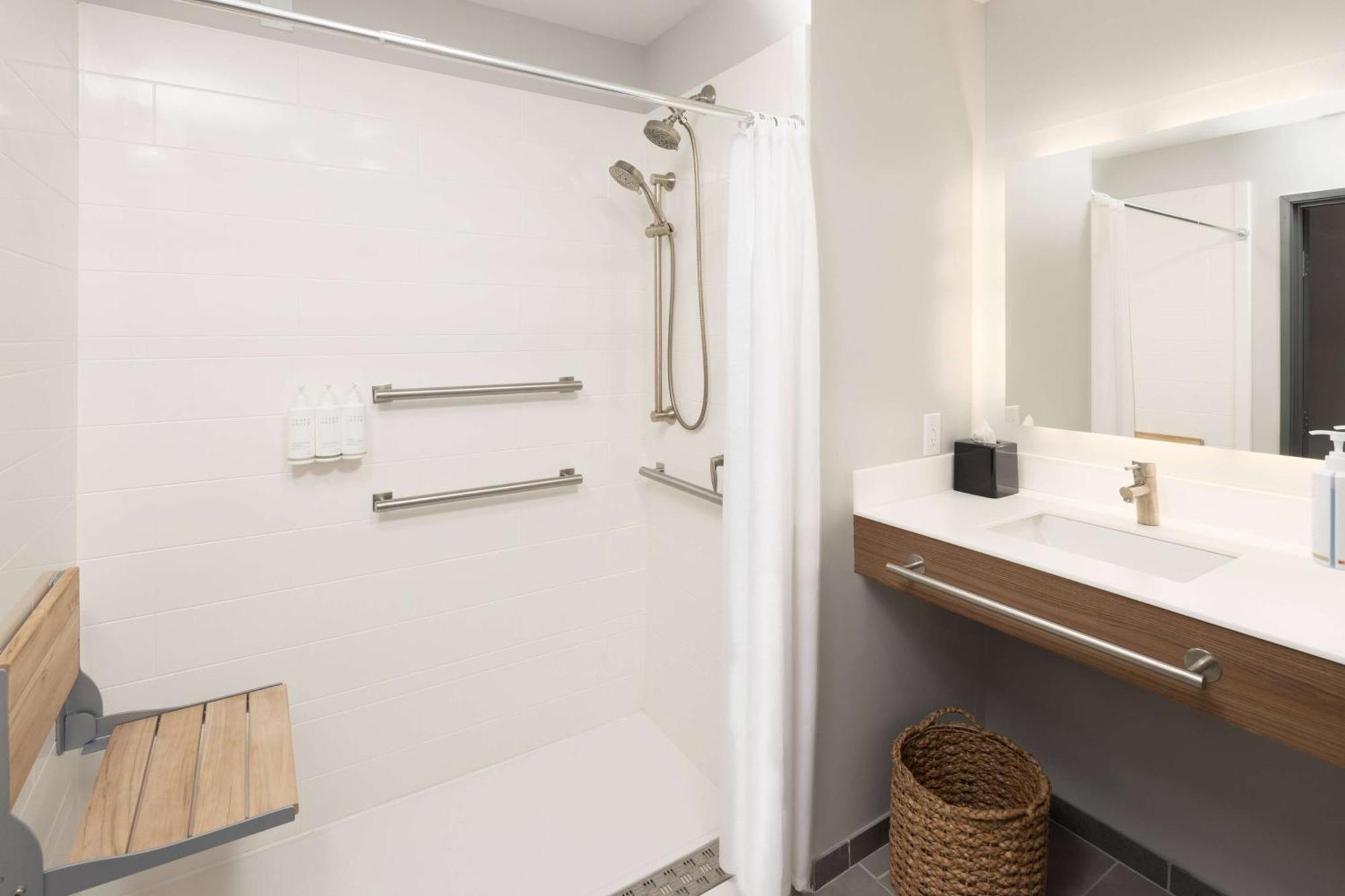 Microtel Inn & Suites By Wyndham Macedon Exterior photo