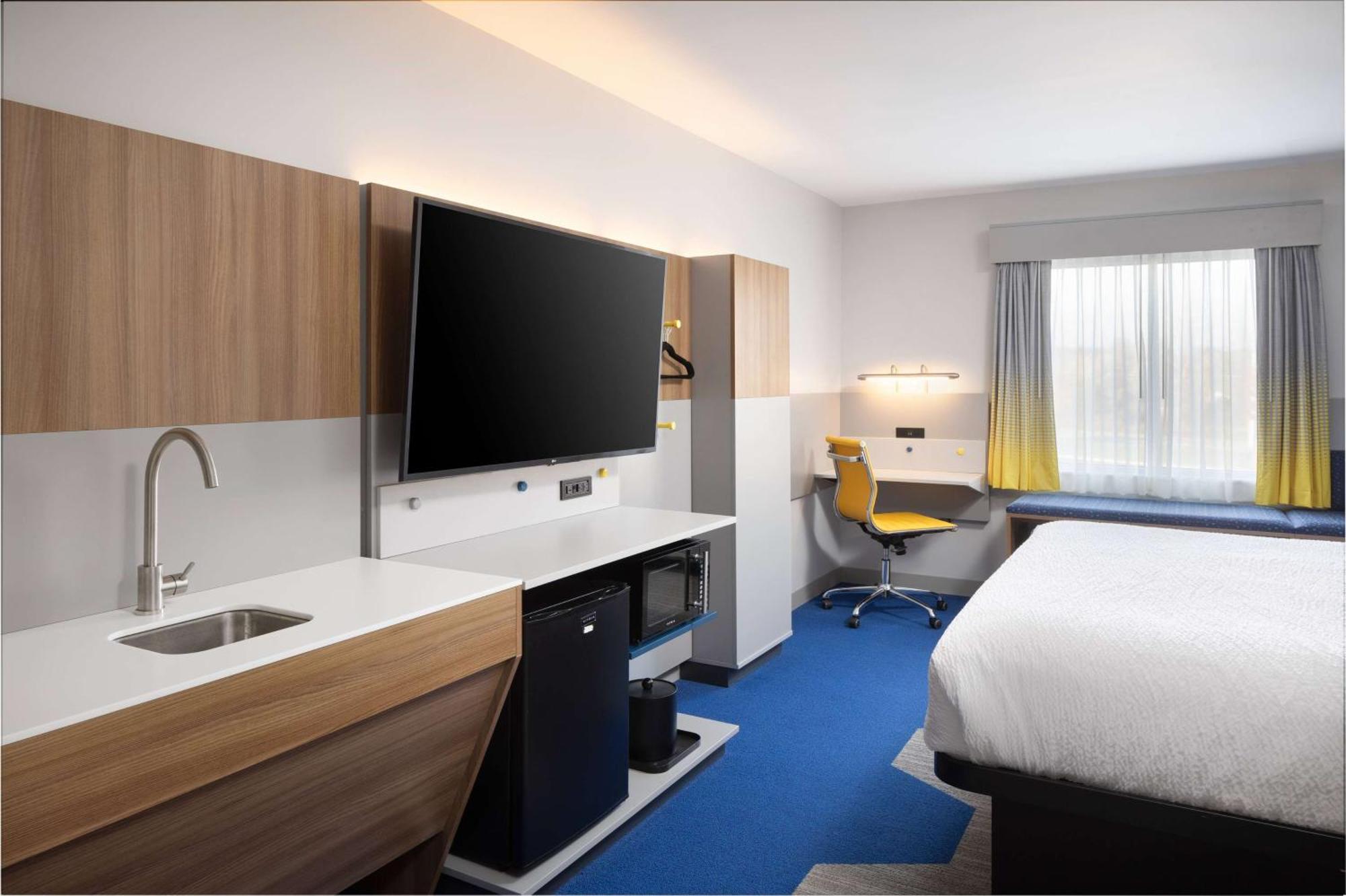 Microtel Inn & Suites By Wyndham Macedon Exterior photo