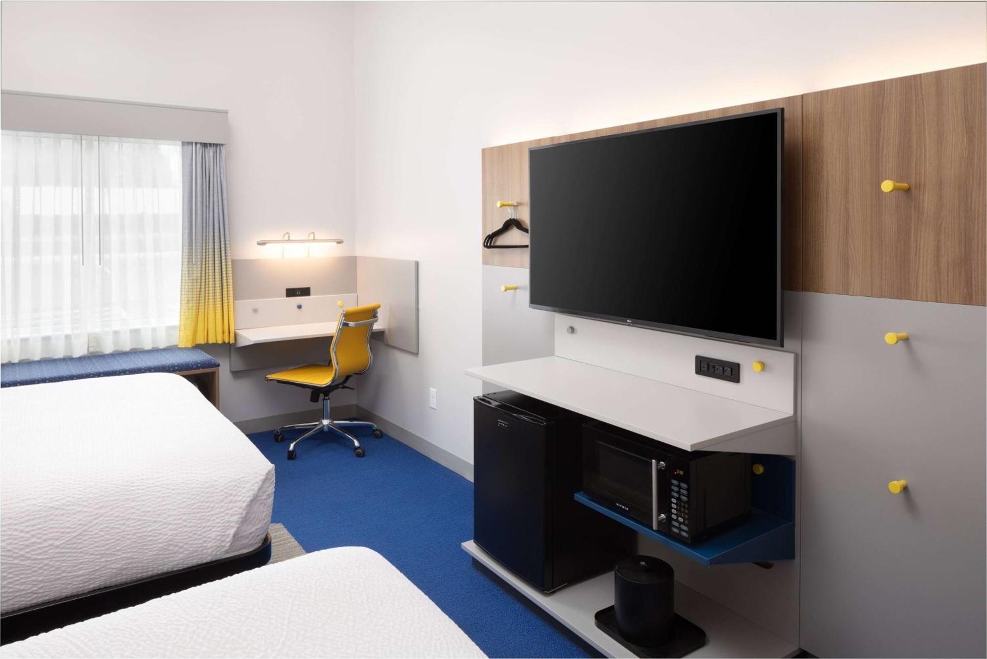 Microtel Inn & Suites By Wyndham Macedon Exterior photo