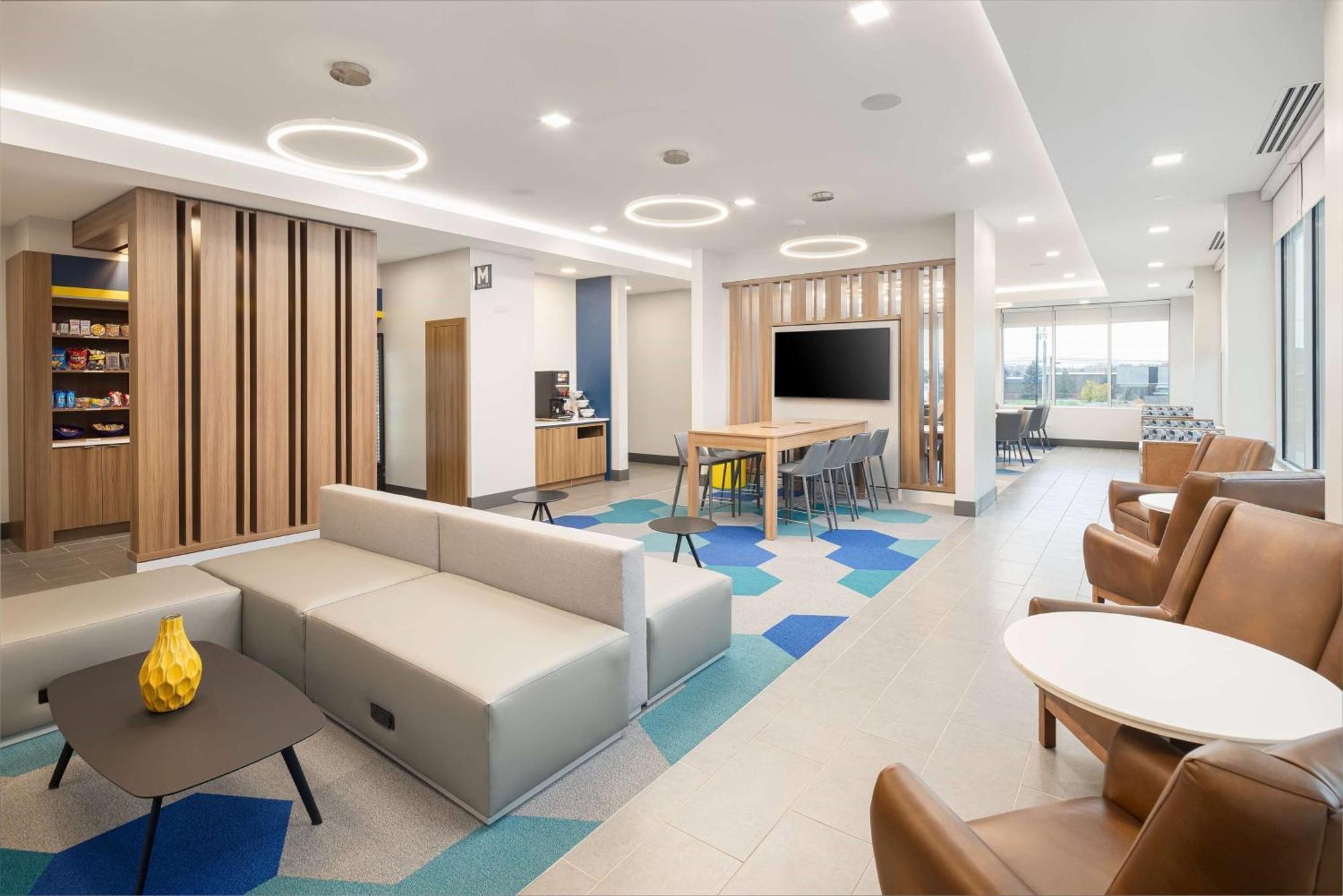 Microtel Inn & Suites By Wyndham Macedon Exterior photo