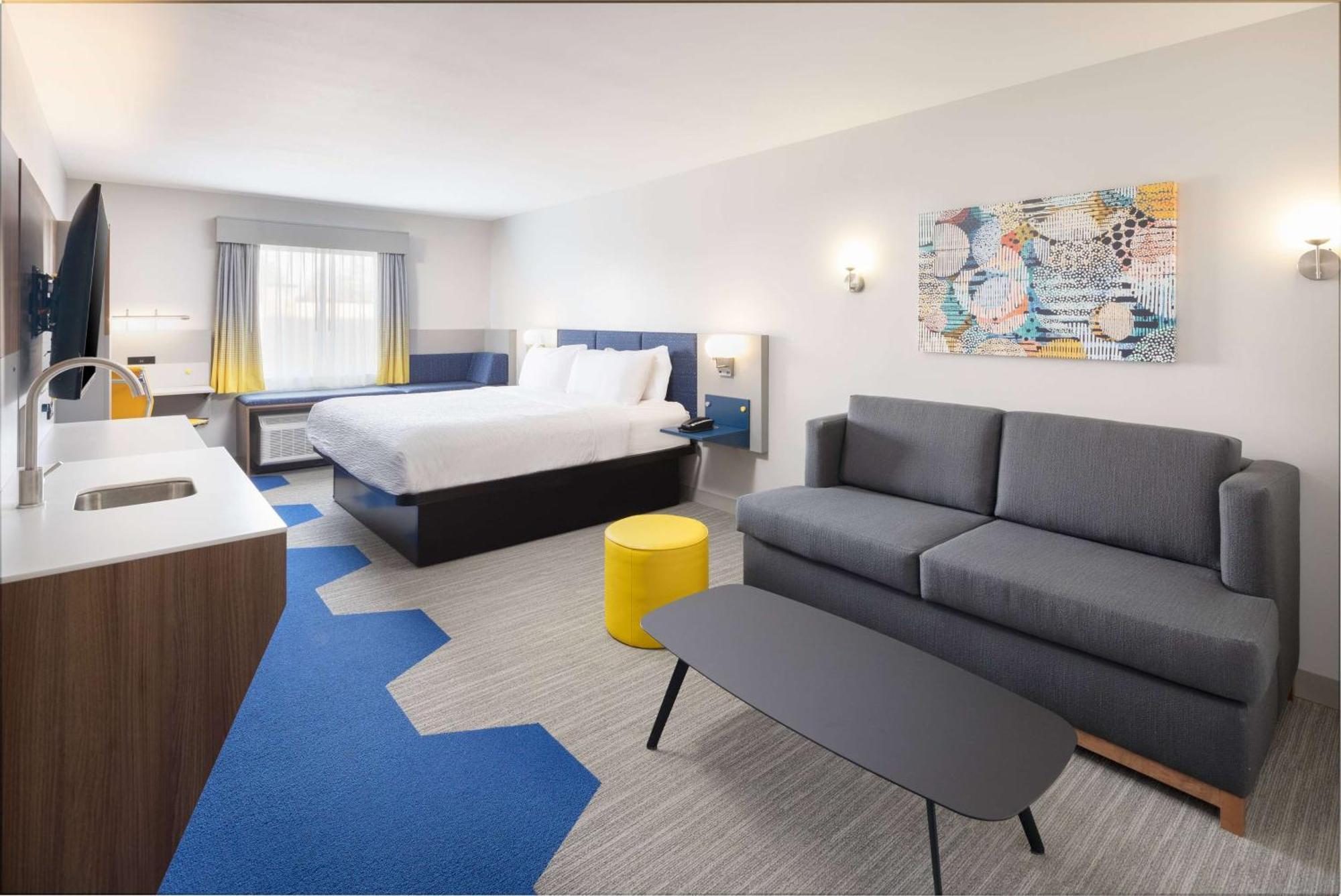 Microtel Inn & Suites By Wyndham Macedon Exterior photo
