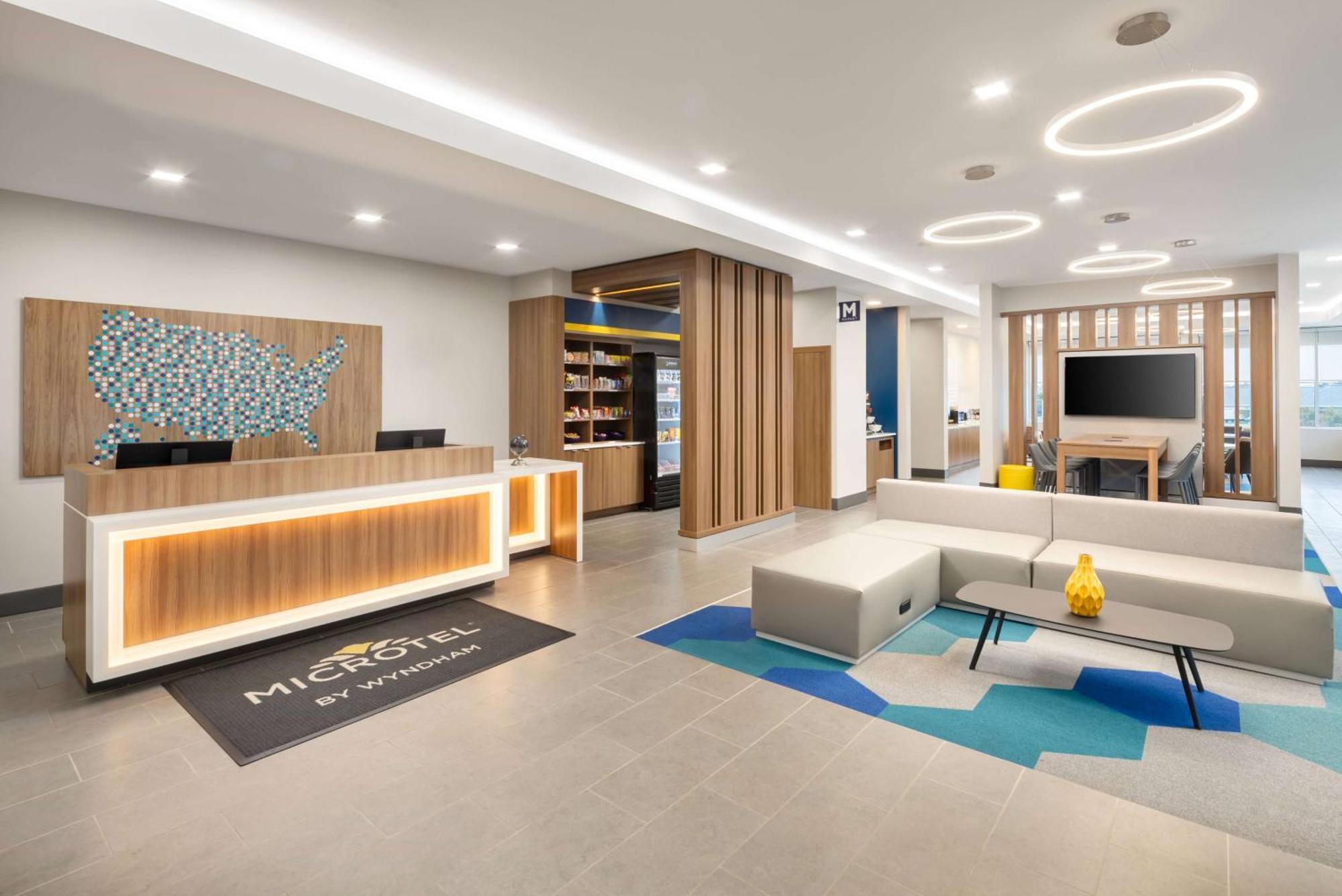 Microtel Inn & Suites By Wyndham Macedon Exterior photo