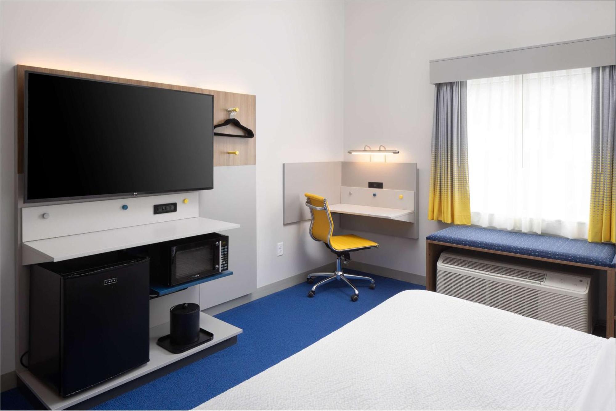 Microtel Inn & Suites By Wyndham Macedon Exterior photo