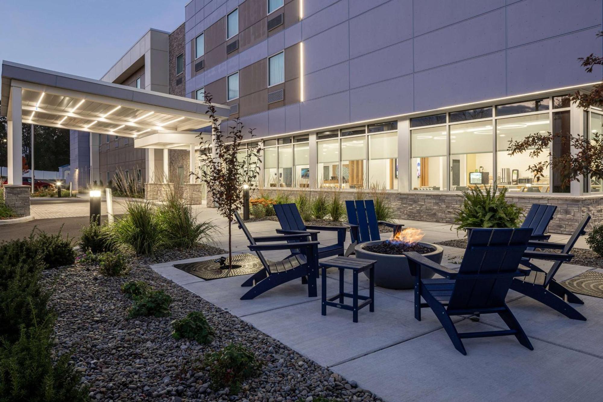 Microtel Inn & Suites By Wyndham Macedon Exterior photo